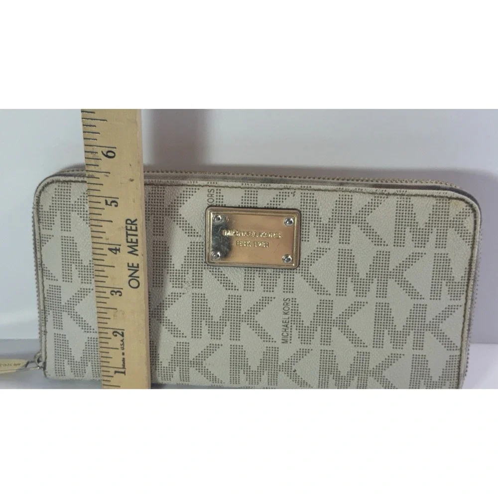 Michael Kors Jet Set Continental Wallet Vanilla Signature Zip Around Large